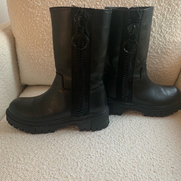 Artica Boots - Picture 3 of 4